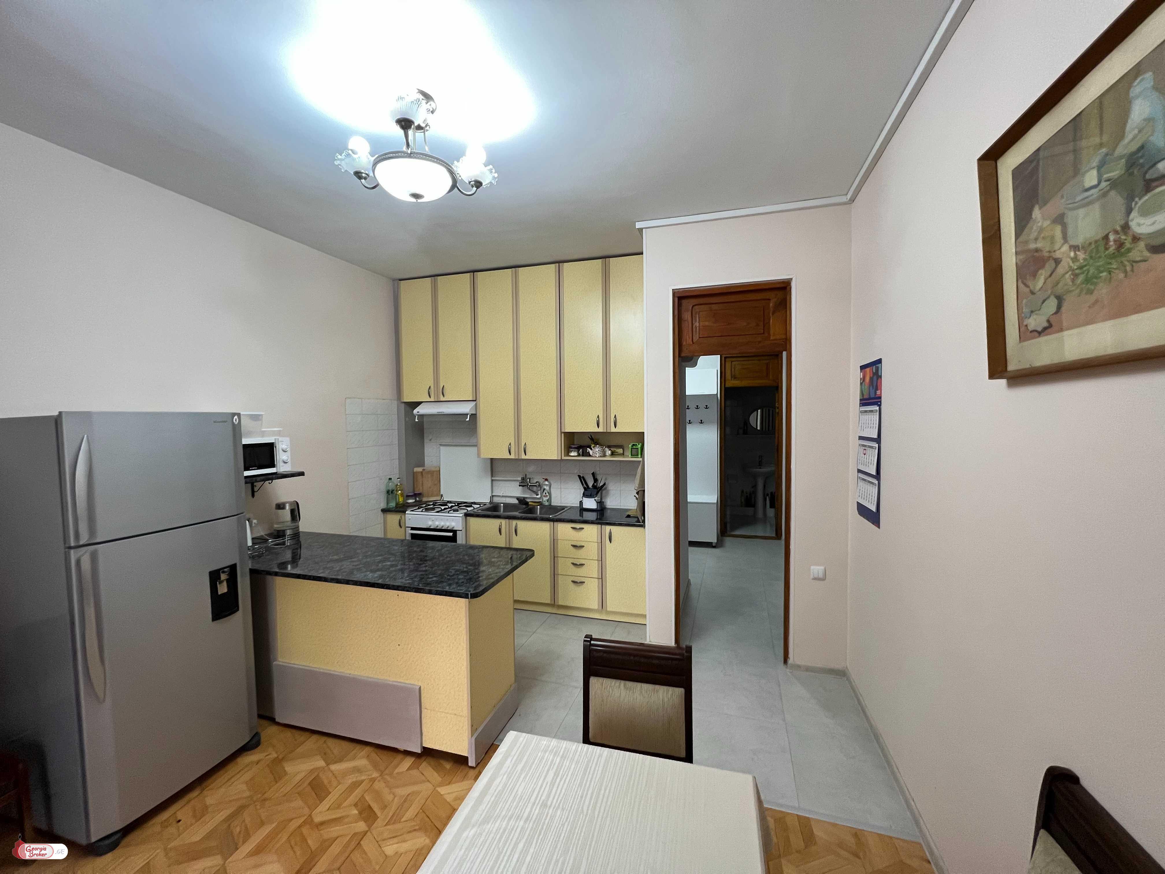 продается квартира с новым ремонтом 5-комнат