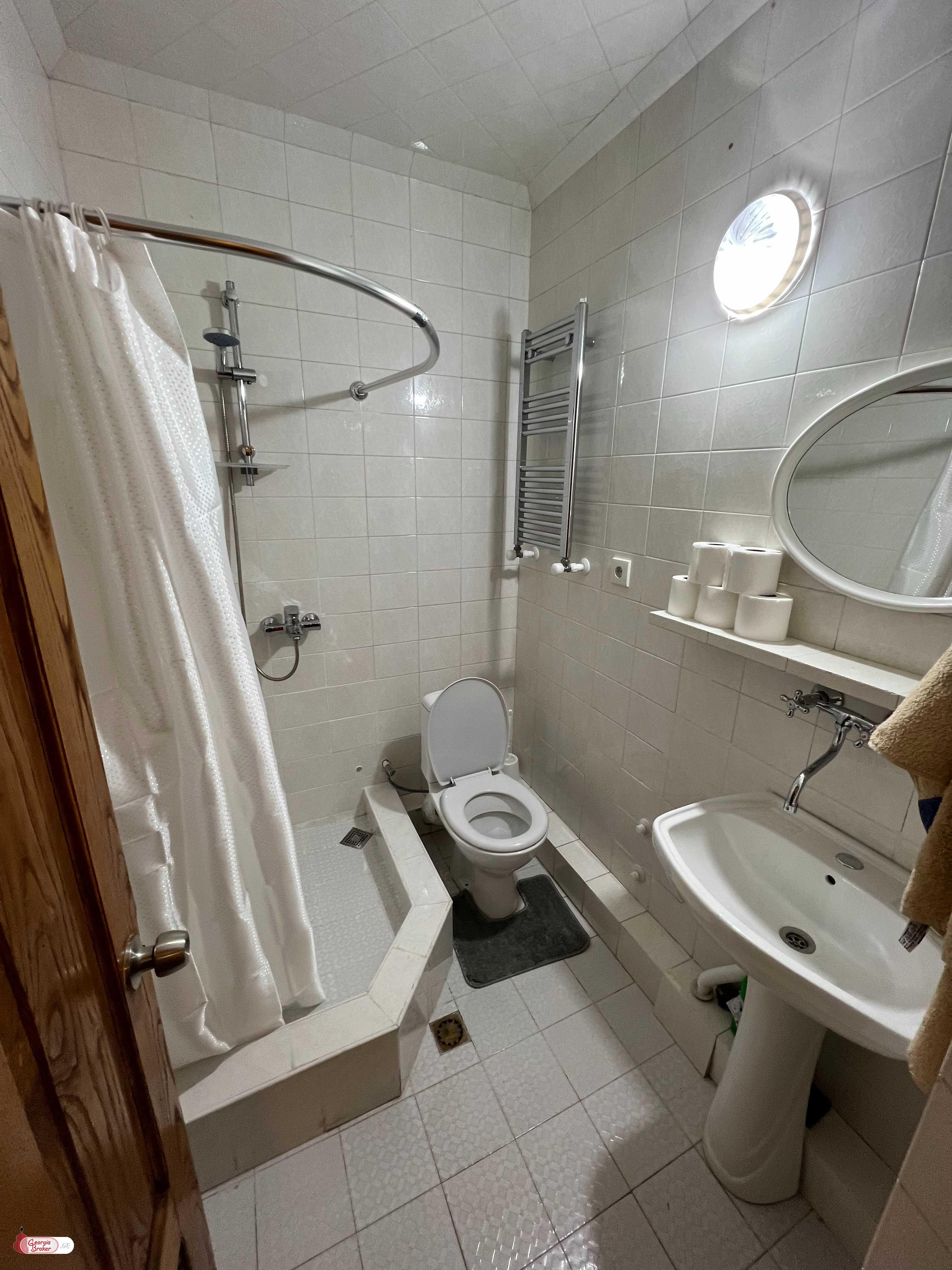 продается квартира с новым ремонтом 5-комнат