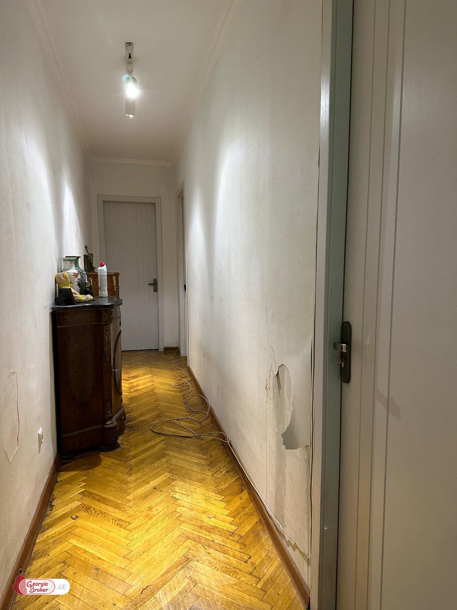 იყიდება ახალი გარემონტებული 4 ოთახიანი ბინა