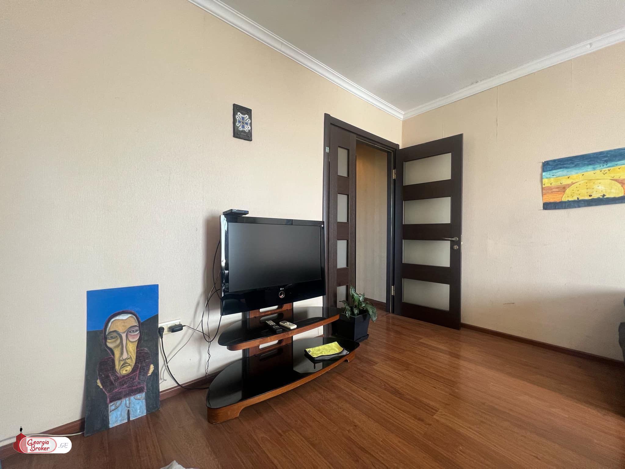 nearly repaired 2-room apartment for sale