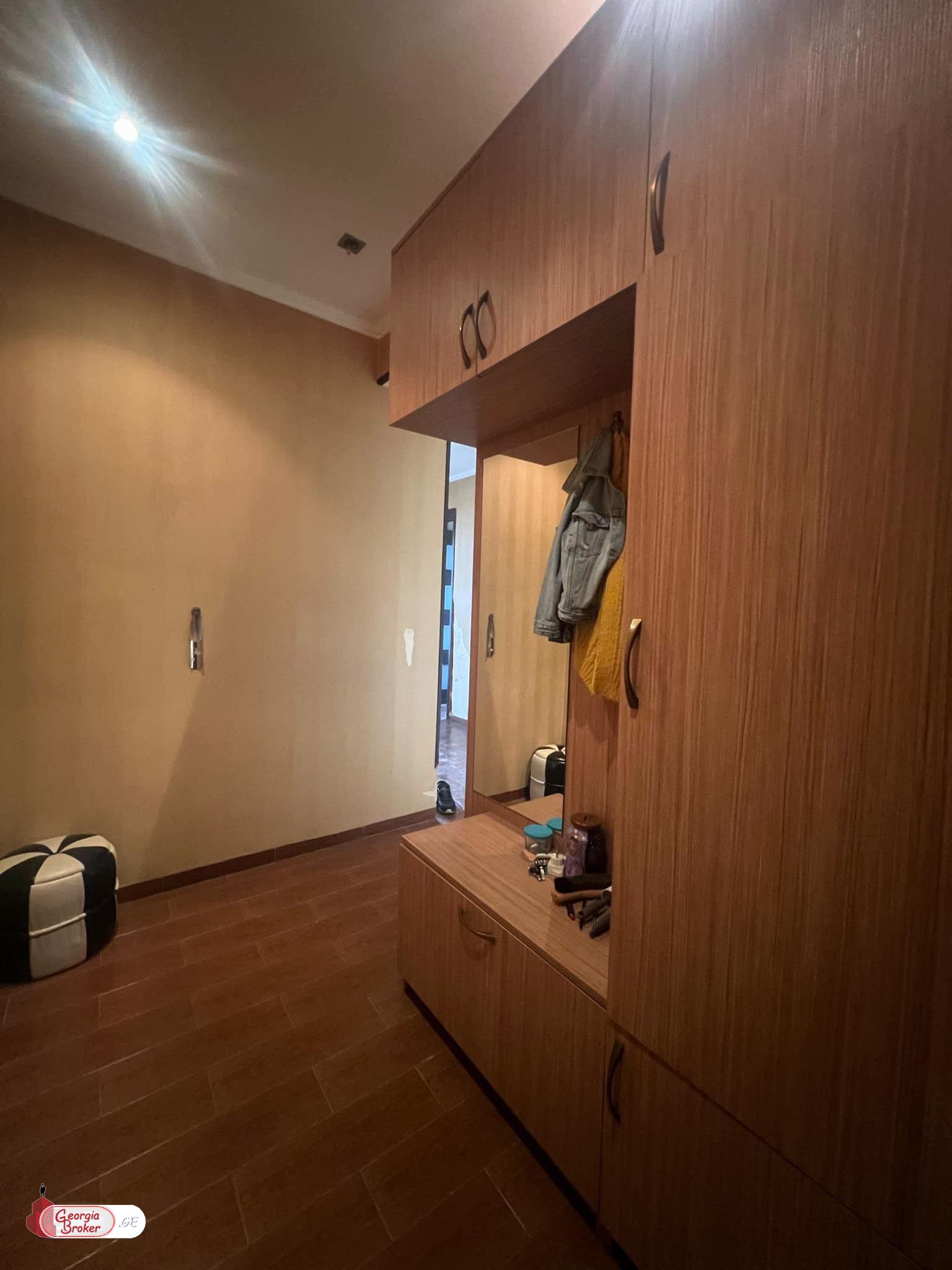 nearly repaired 2-room apartment for sale