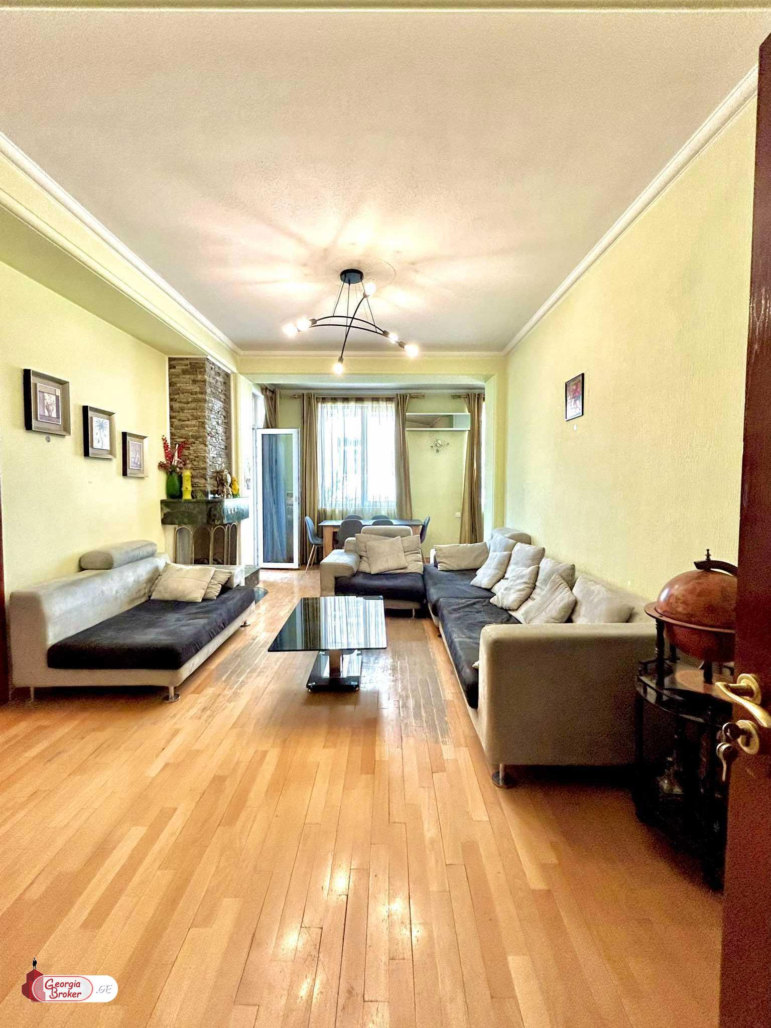 продается квартира с новым ремонтом 4-комнаты