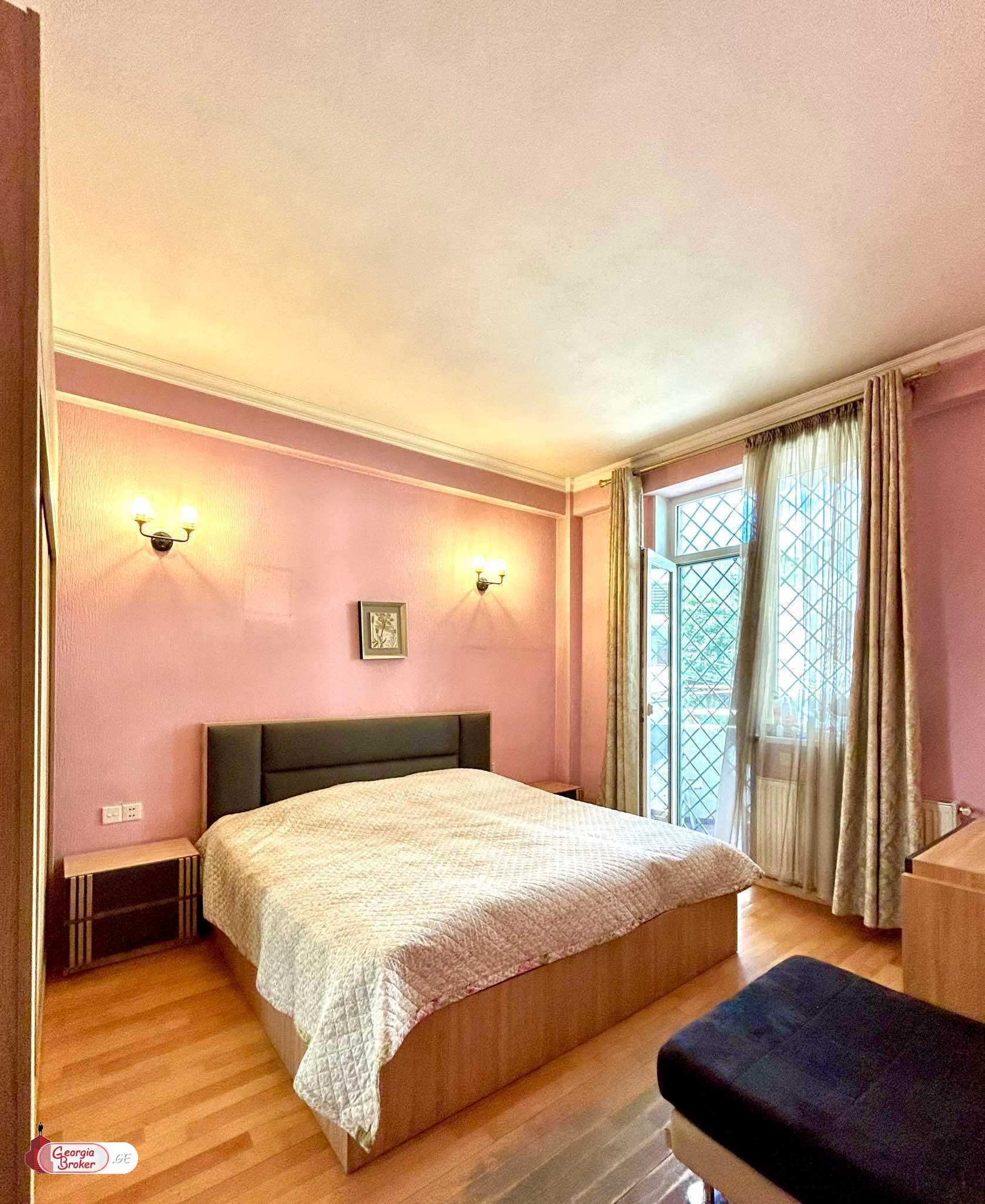 продается квартира с новым ремонтом 4-комнаты