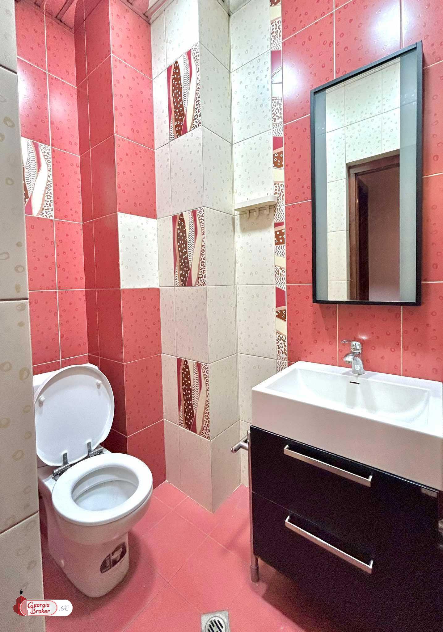 продается квартира с новым ремонтом 4-комнаты