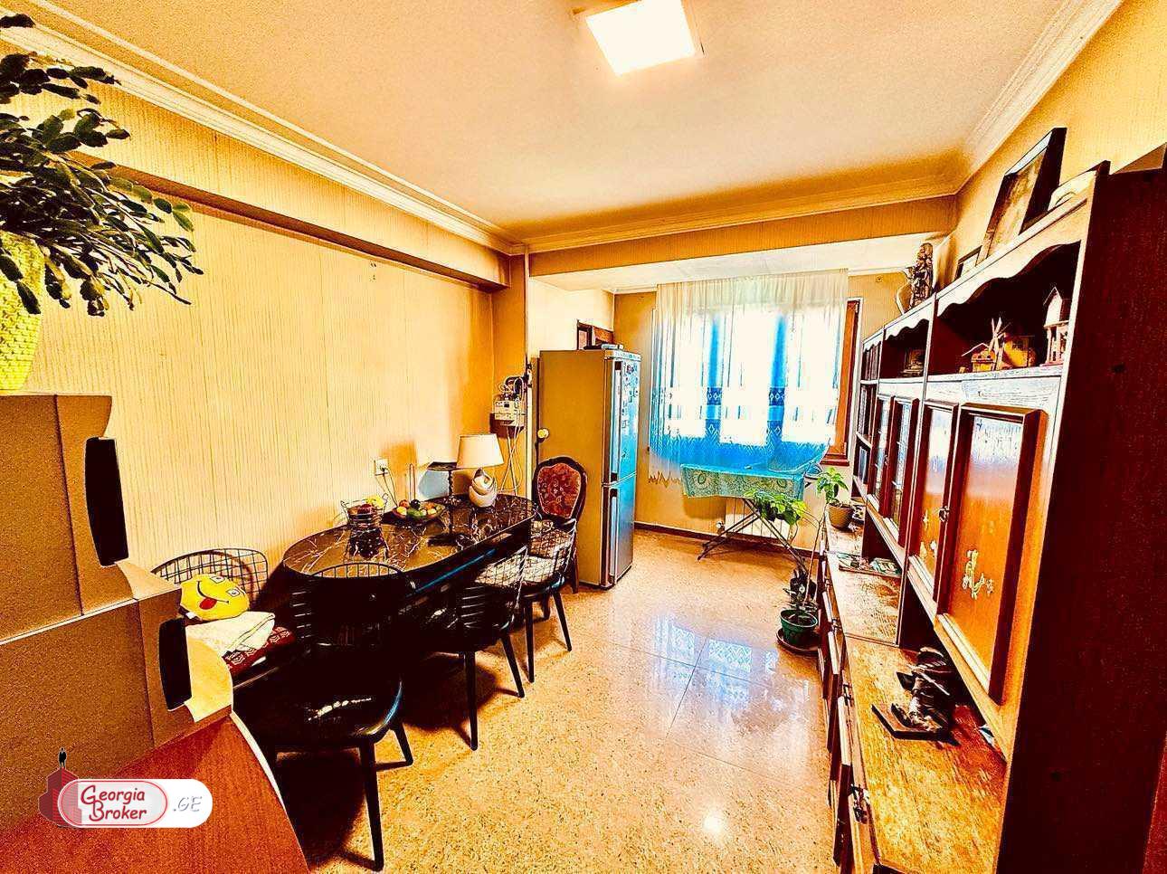 продается квартира с новым ремонтом 3-комнаты