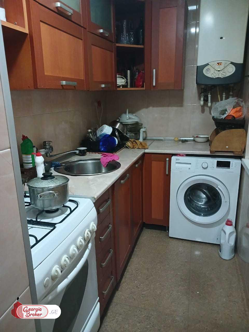 продается квартира с новым ремонтом 3-комнаты