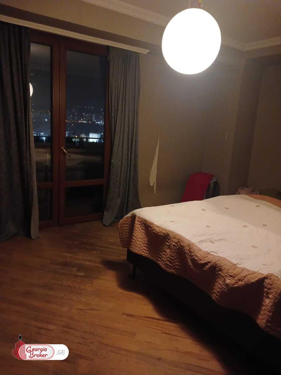 продается квартира с новым ремонтом 3-комнаты