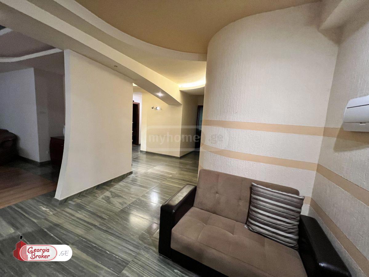 продается квартира с новым ремонтом 6-комнат