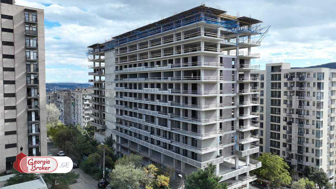 продается квартира новостройка 4-комнаты