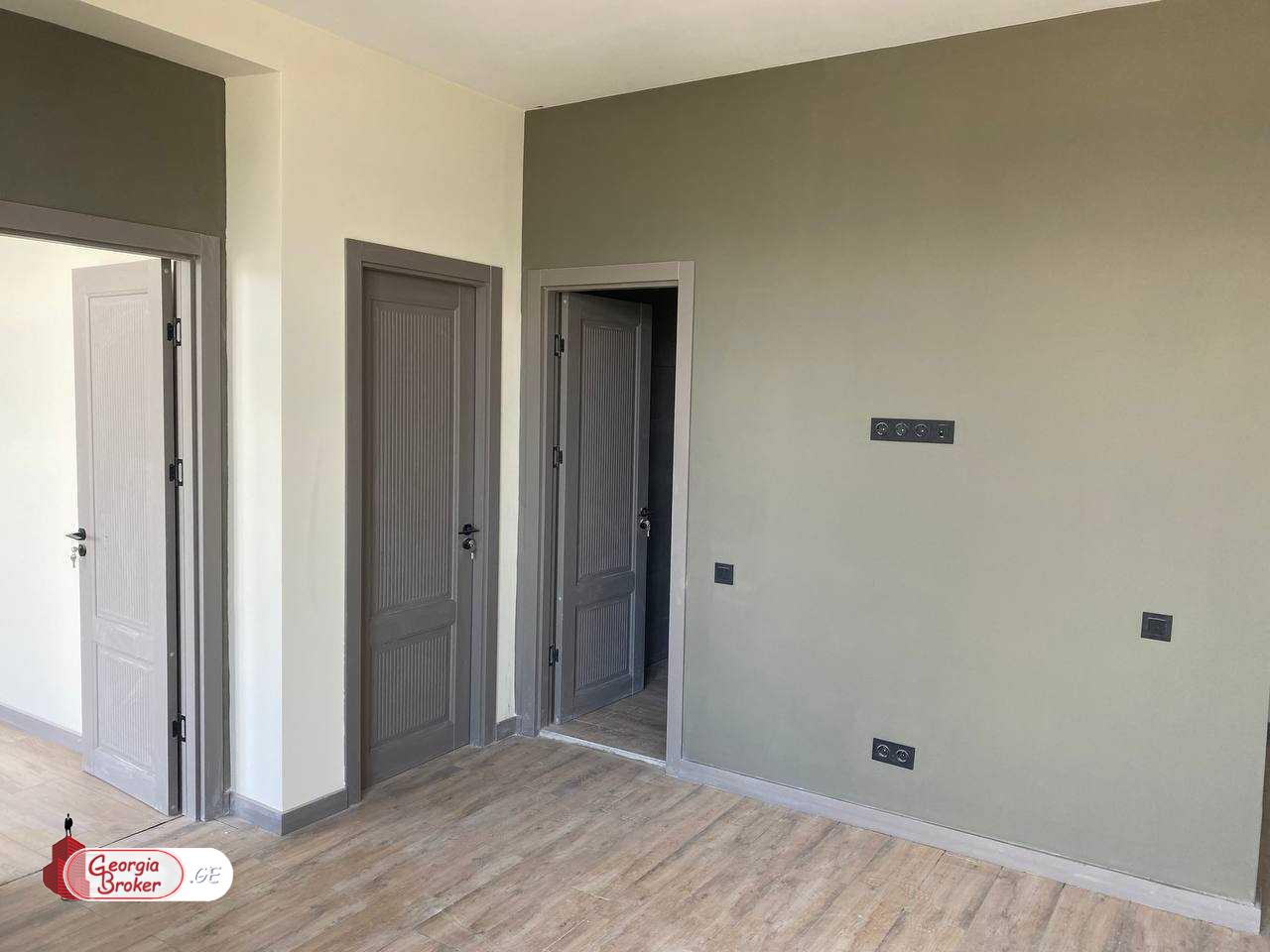 იყიდება ახალი გარემონტებული 3 ოთახიანი ბინა