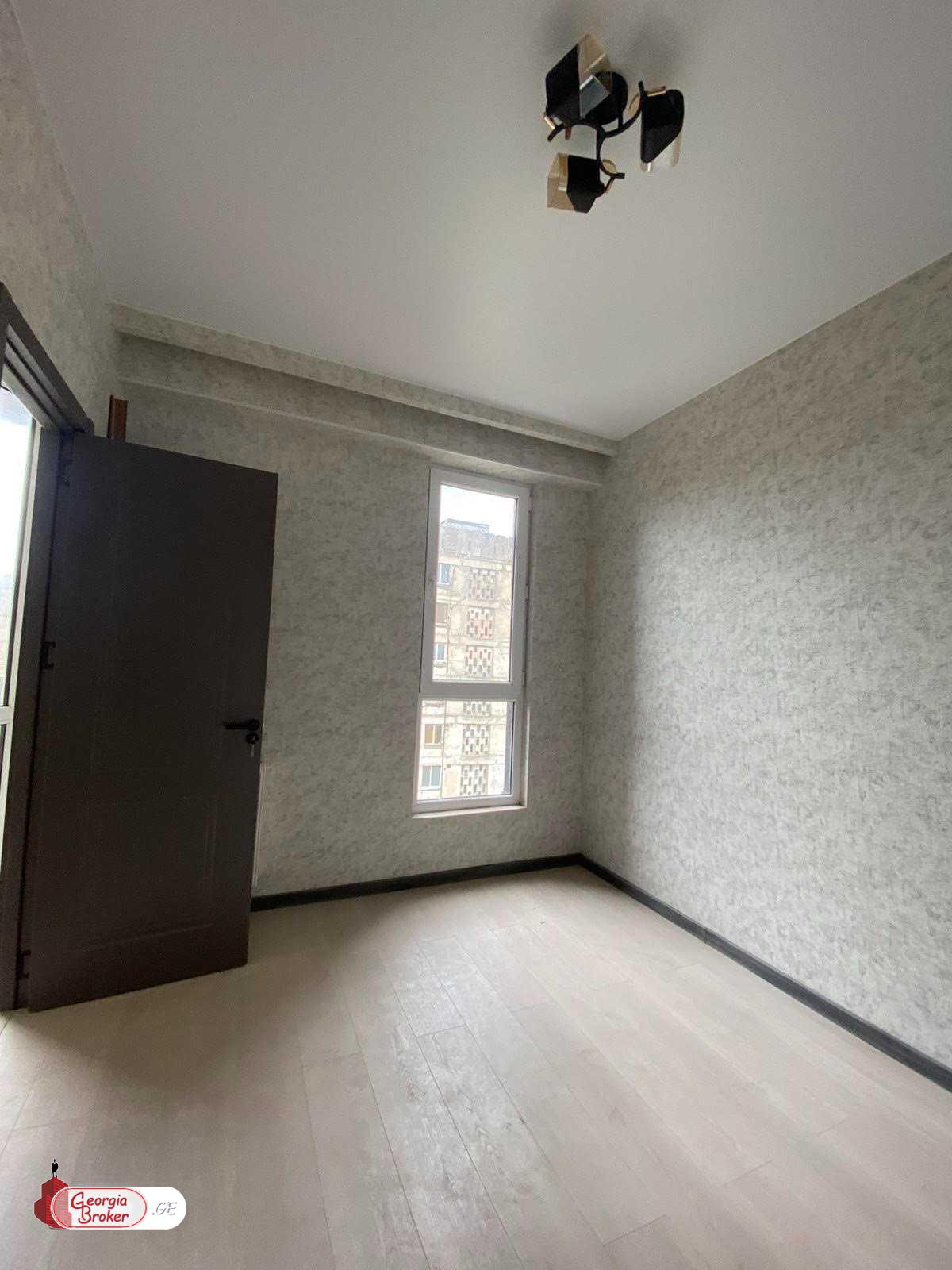 продается квартира с новым ремонтом 3-комнаты