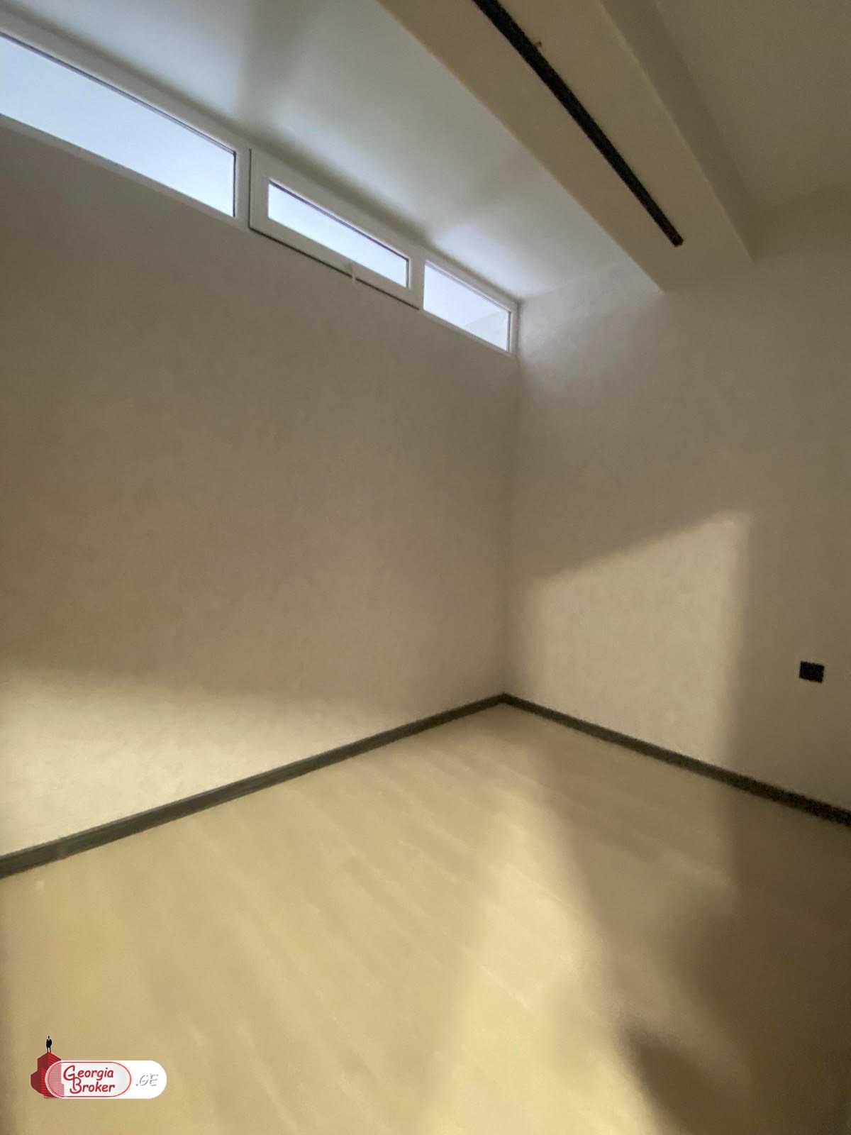 продается квартира с новым ремонтом 3-комнаты