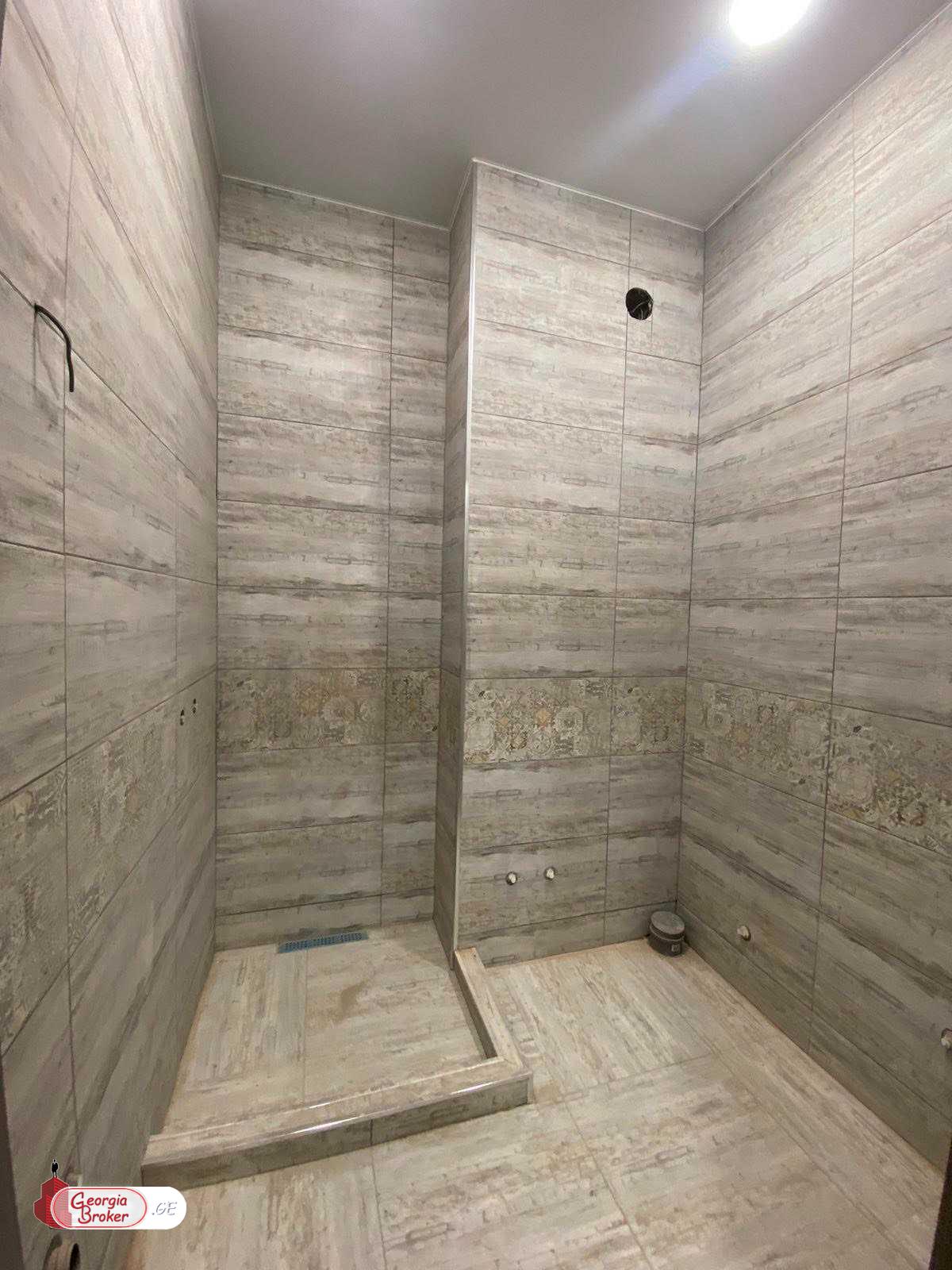 продается квартира с новым ремонтом 3-комнаты