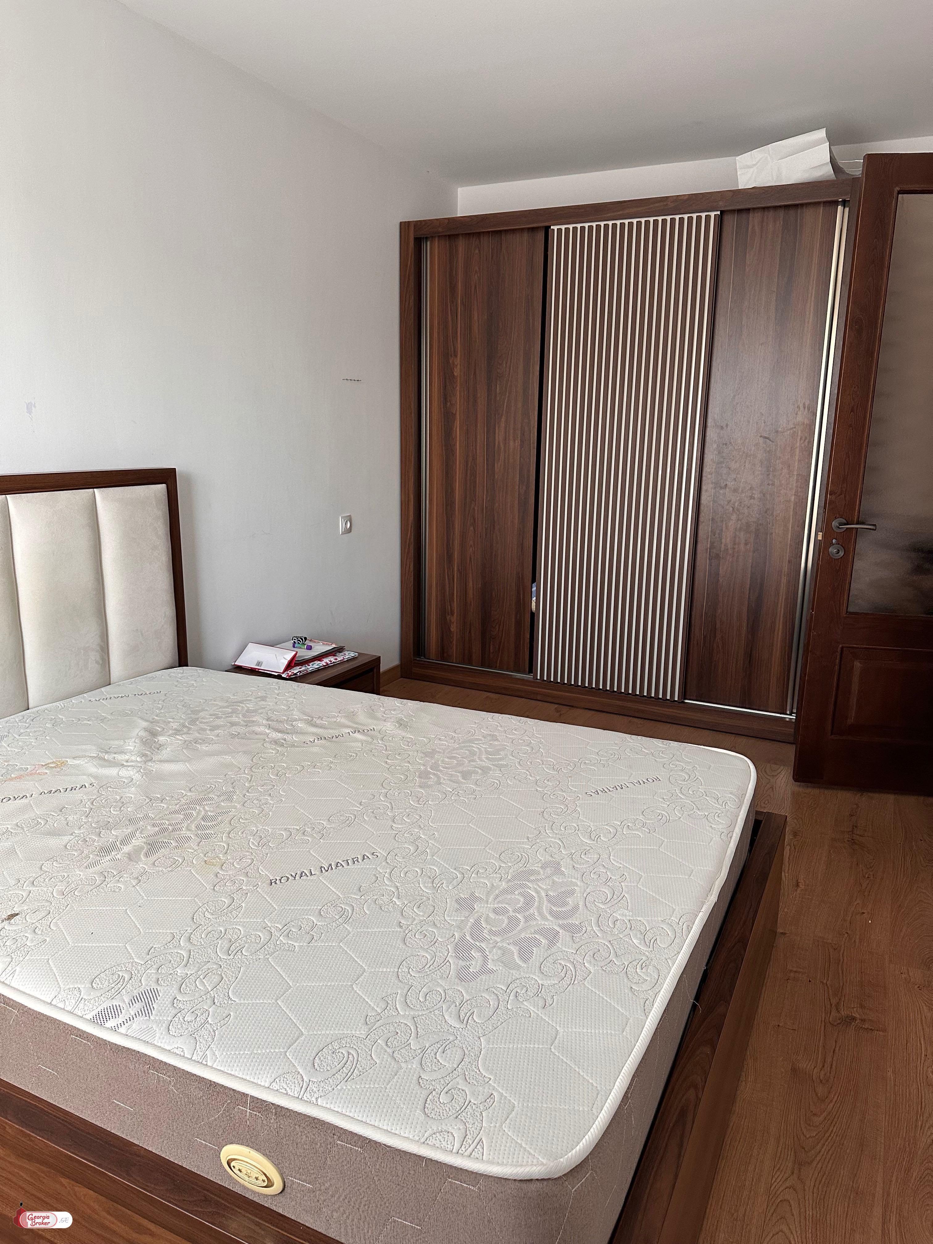 იყიდება ახალი გარემონტებული 4 ოთახიანი ბინა