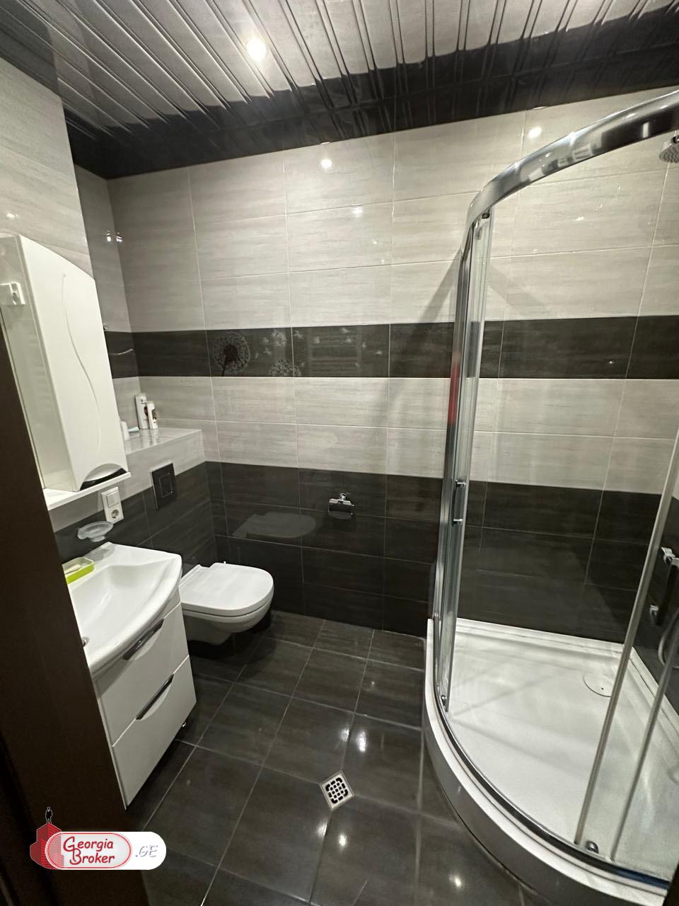 იყიდება ახალი გარემონტებული 3 ოთახიანი ბინა