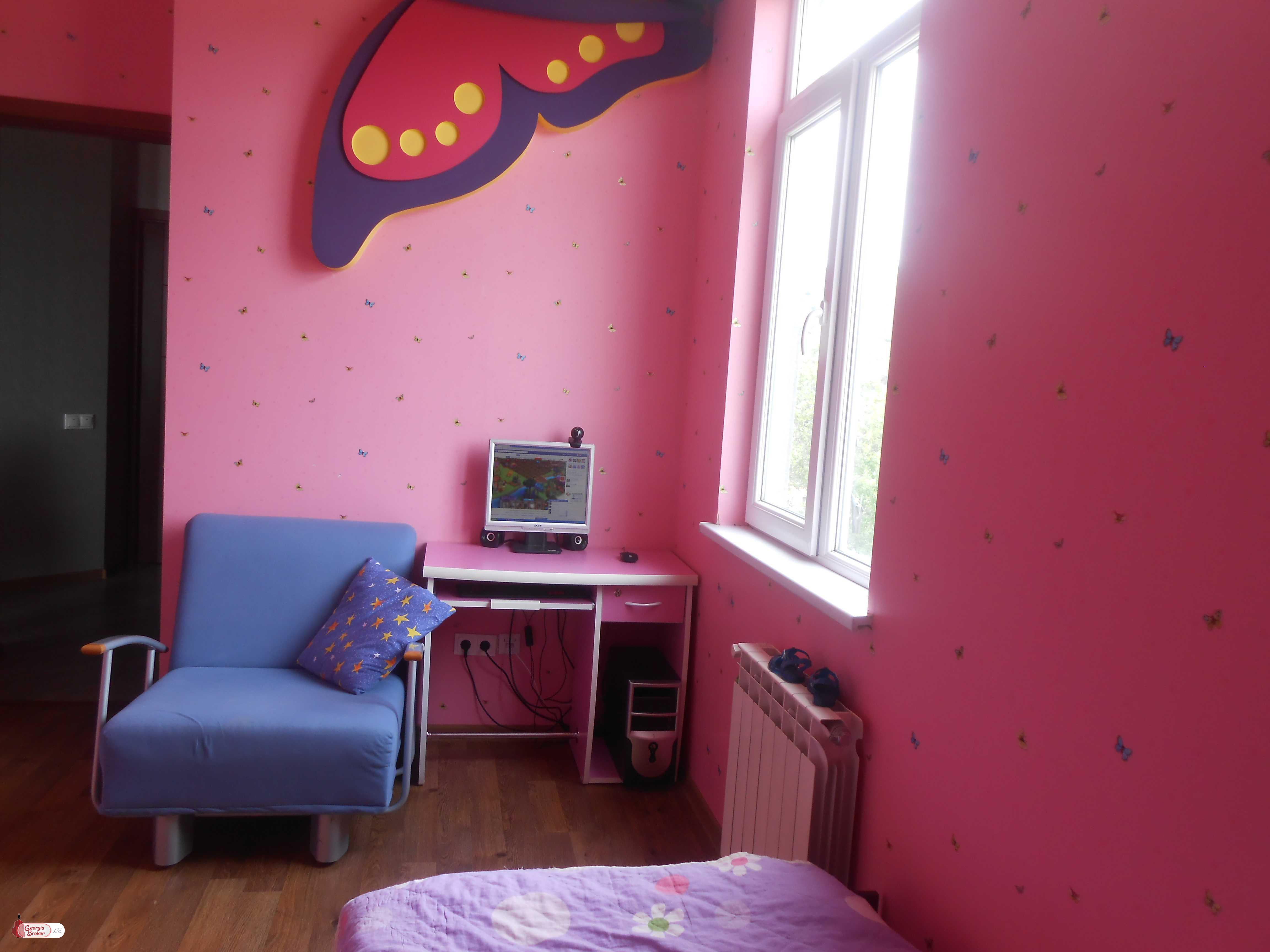 იყიდება ძველი გარემონტებული 3 ოთახიანი ბინა