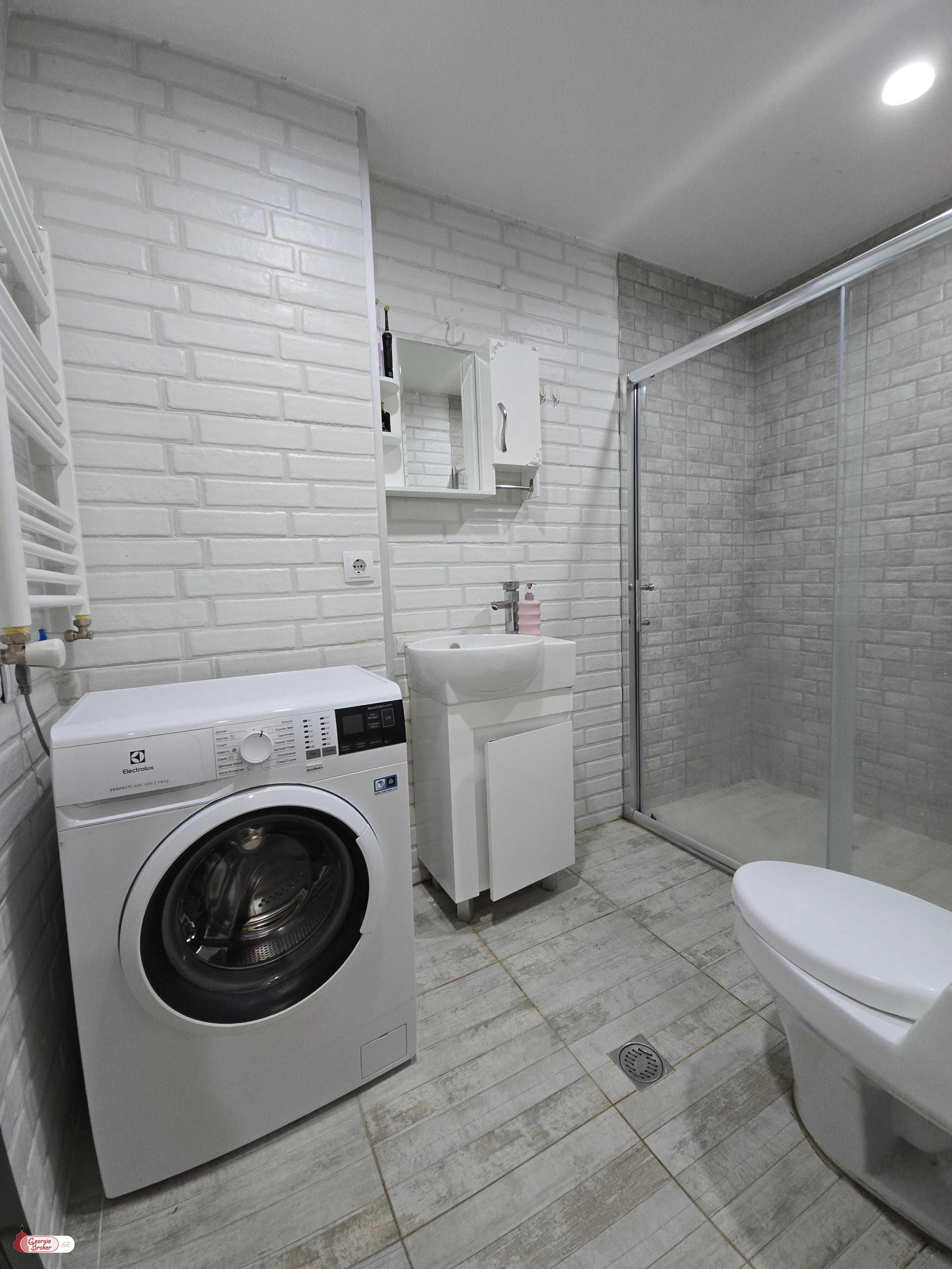 იყიდება ახალი გარემონტებული 2 ოთახიანი ბინა