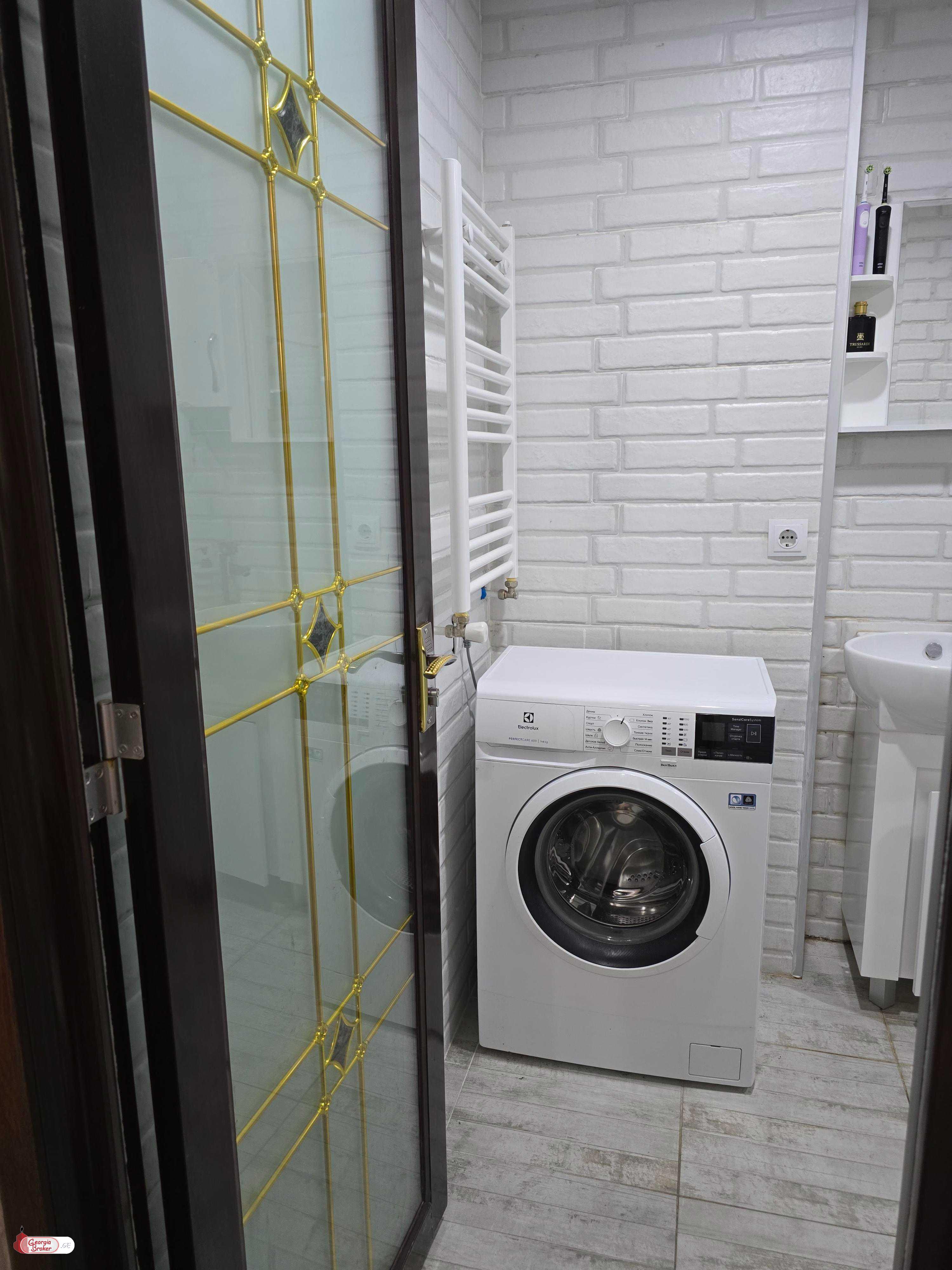 იყიდება ახალი გარემონტებული 2 ოთახიანი ბინა