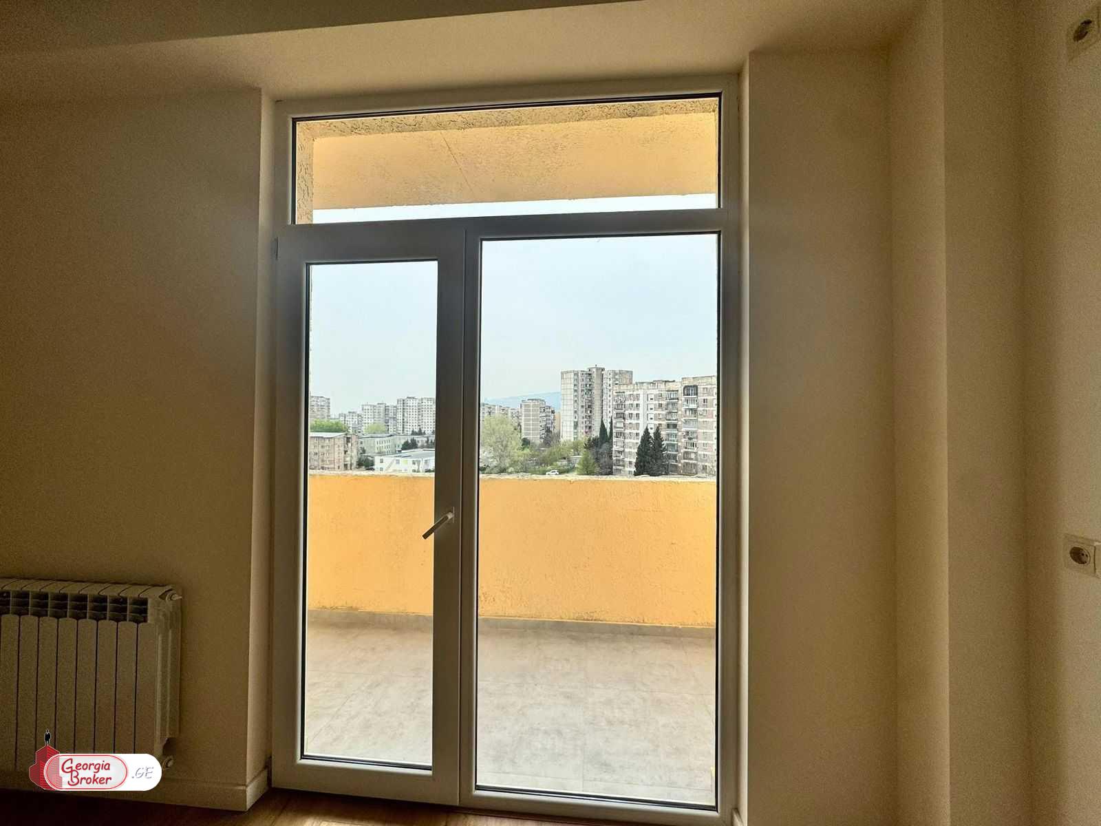 продается квартира с новым ремонтом 4-комнаты