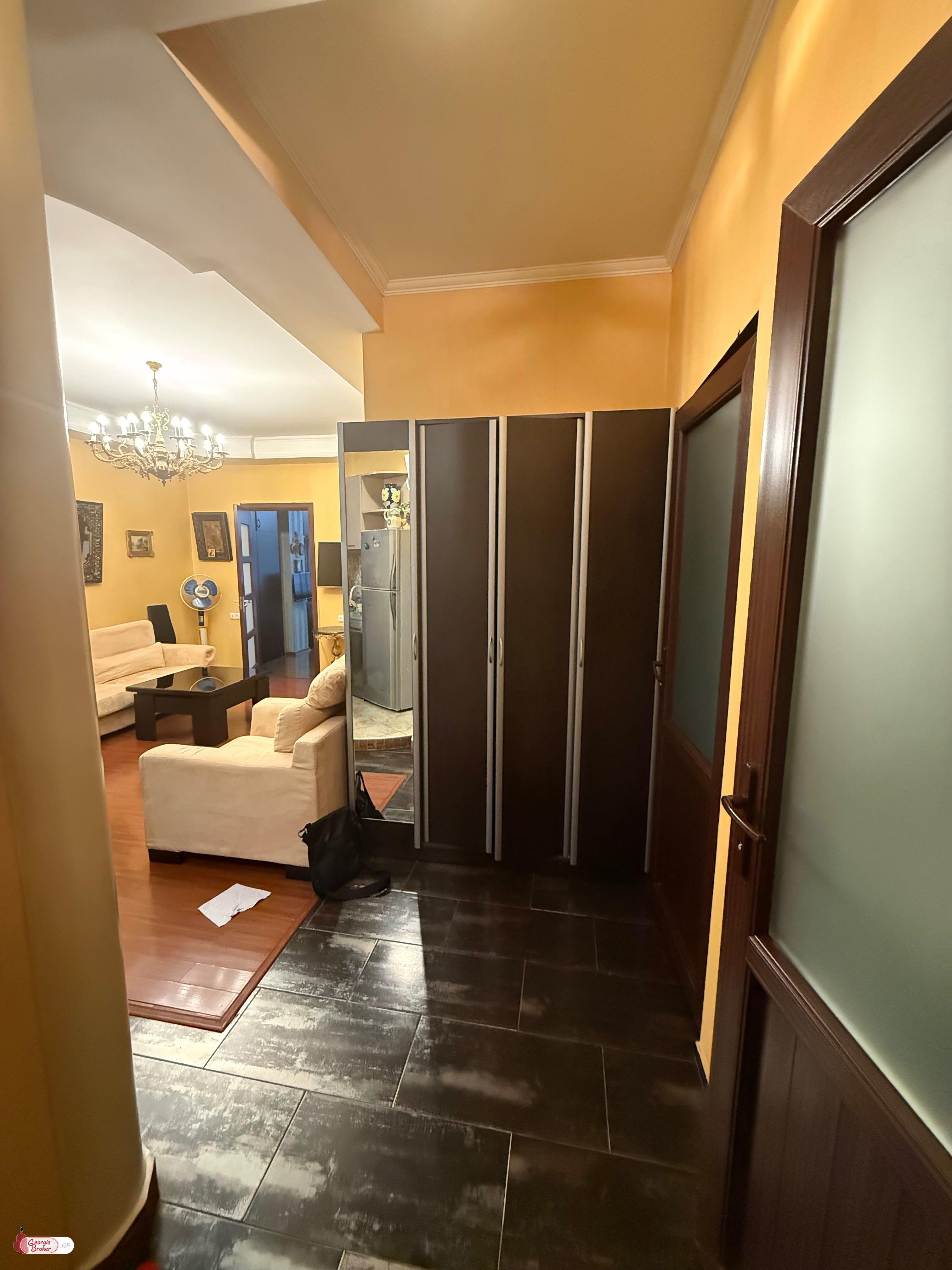 იყიდება ახალი გარემონტებული 3 ოთახიანი ბინა