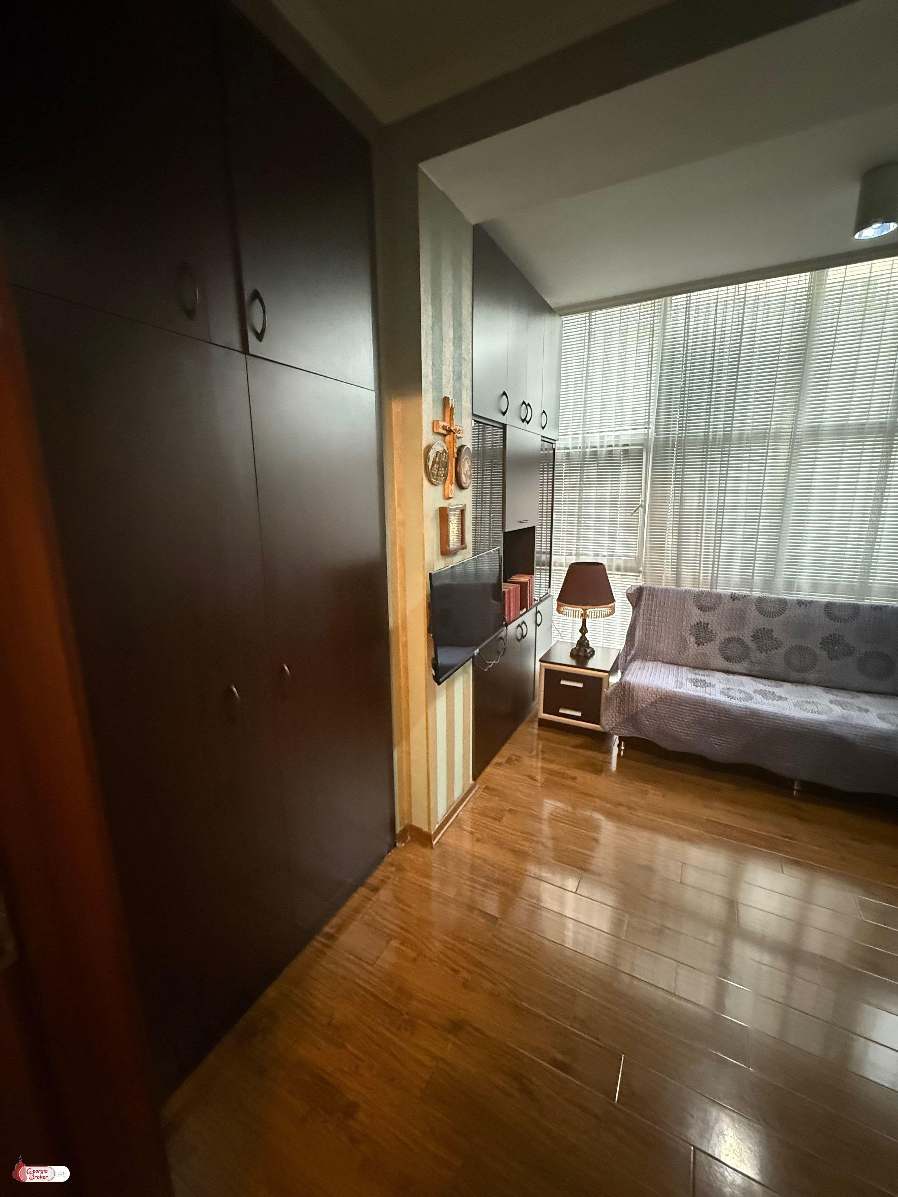 იყიდება ახალი გარემონტებული 3 ოთახიანი ბინა