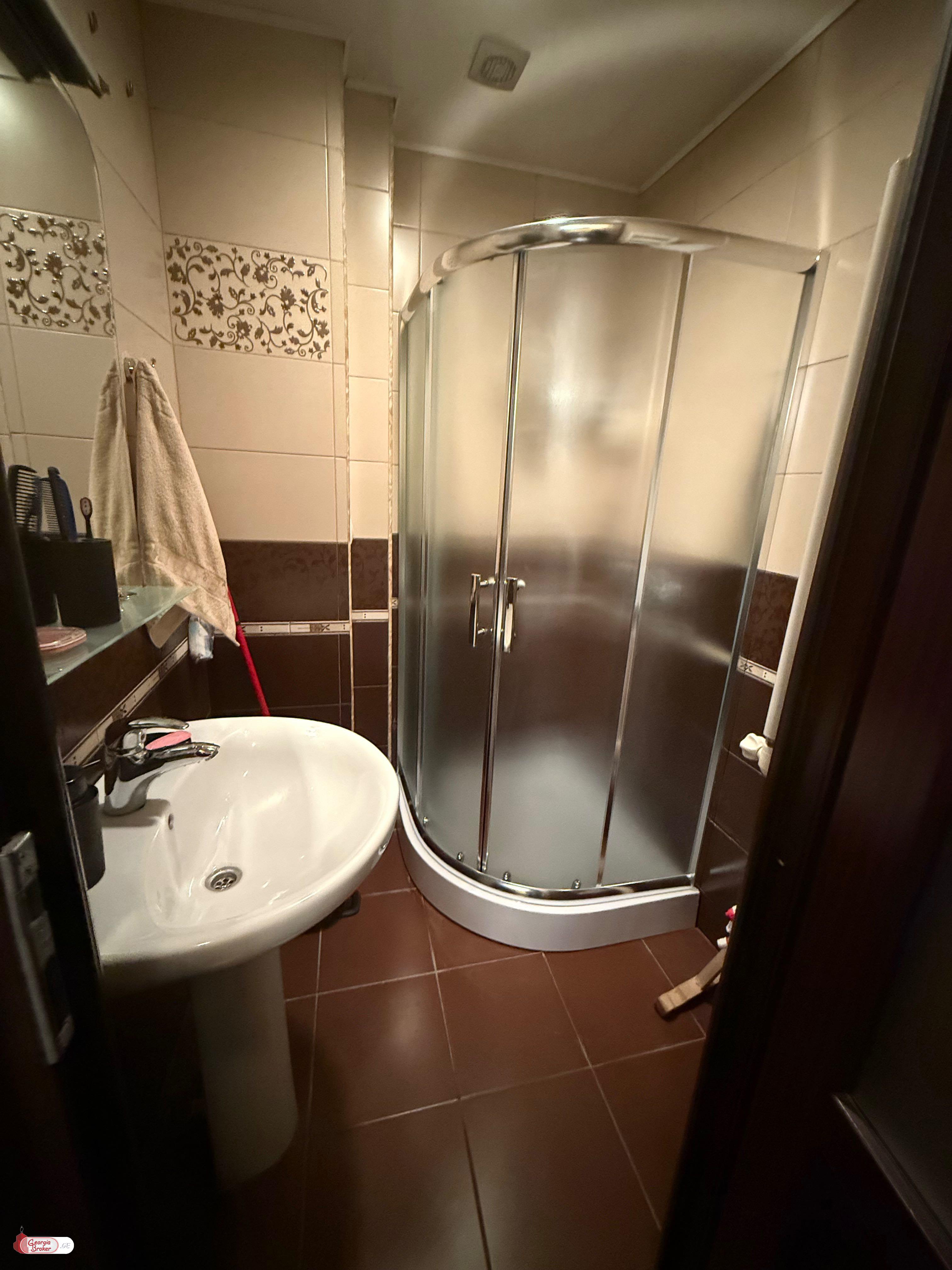 იყიდება ახალი გარემონტებული 3 ოთახიანი ბინა