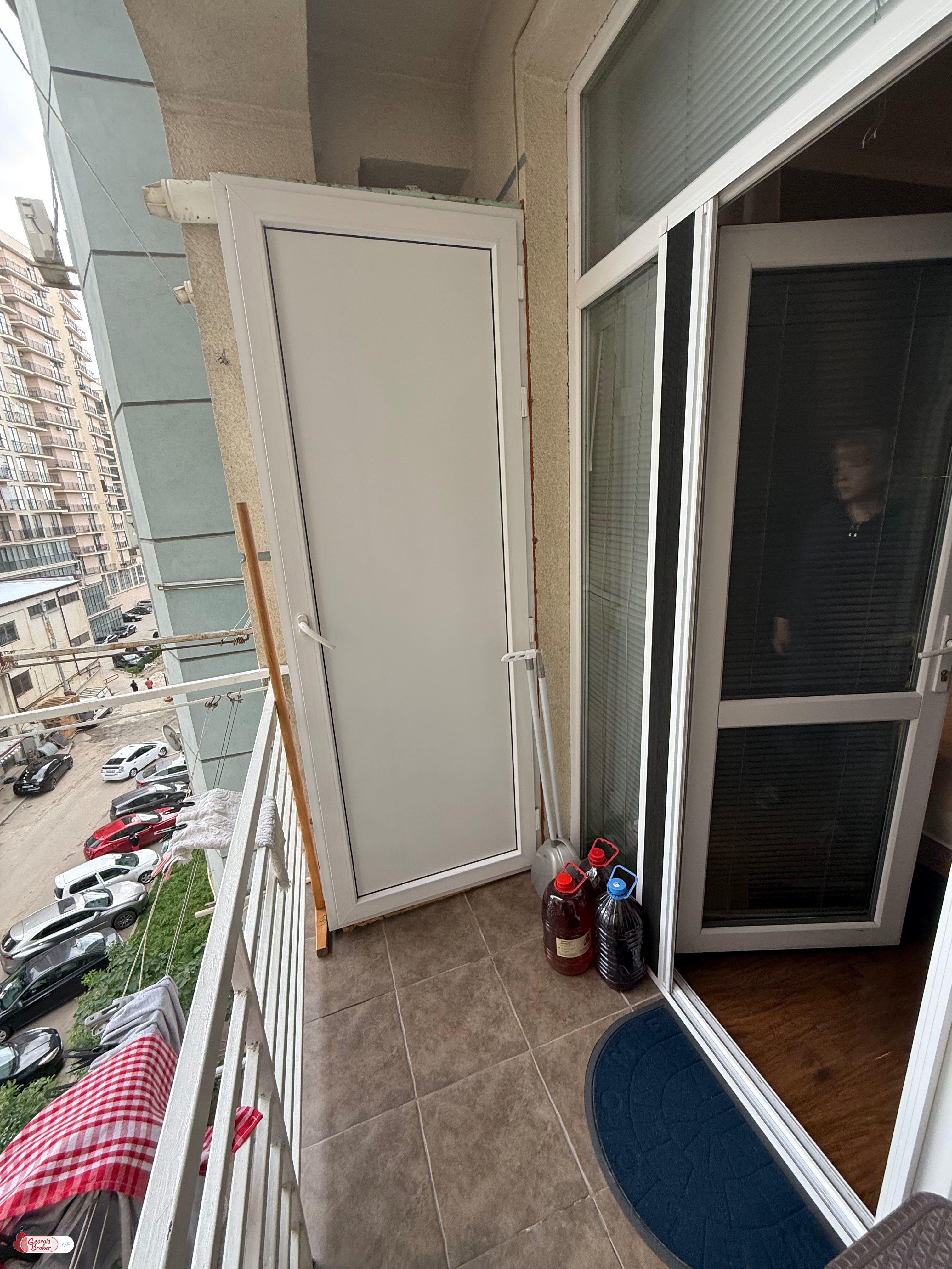 იყიდება ახალი გარემონტებული 3 ოთახიანი ბინა