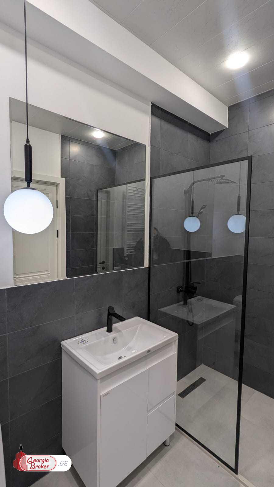 იყიდება ახალი გარემონტებული 2 ოთახიანი ბინა