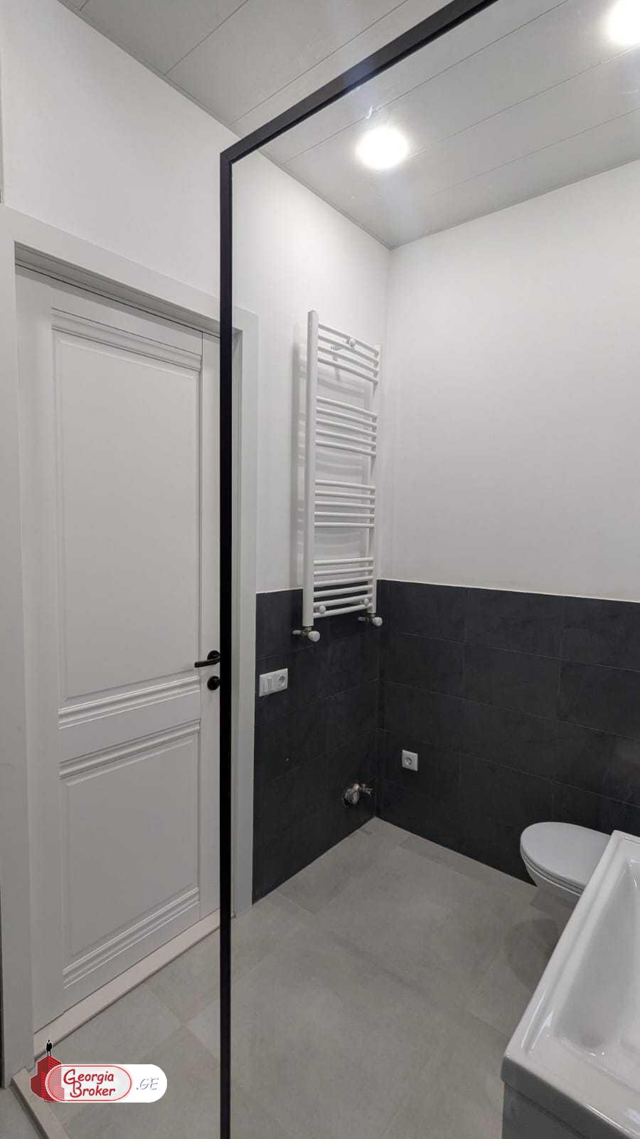 იყიდება ახალი გარემონტებული 2 ოთახიანი ბინა