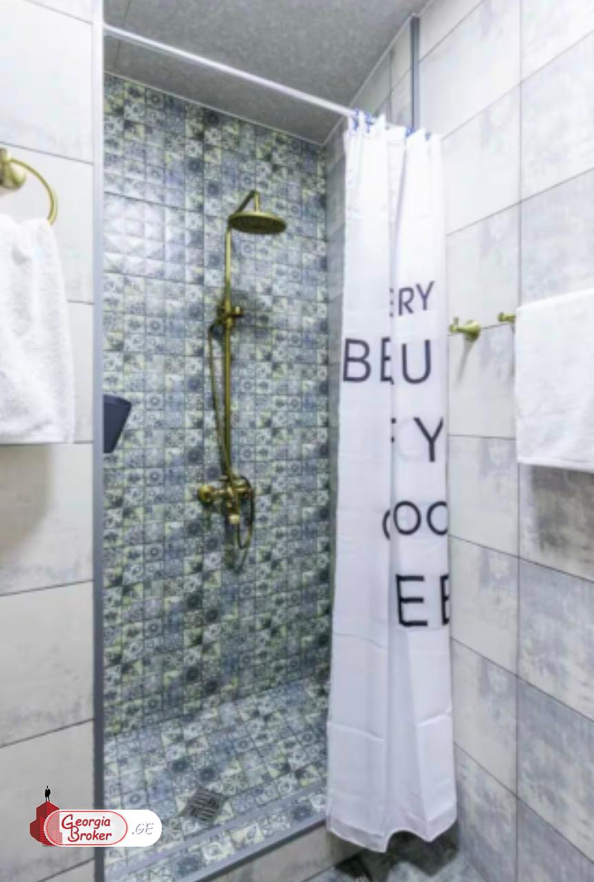 продается квартира с новым ремонтом 3-комнаты