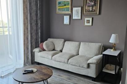 იყიდება ახალი გარემონტებული 4 ოთახიანი ბინა