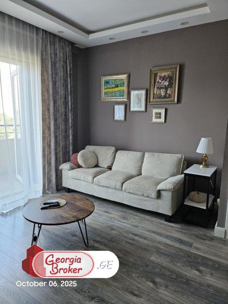 продается квартира с новым ремонтом 4-комнаты