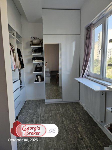 продается квартира с новым ремонтом 4-комнаты