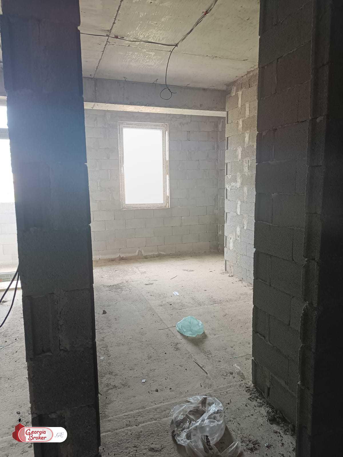 იყიდება ახალი აშენებული 2 ოთახიანი ბინა