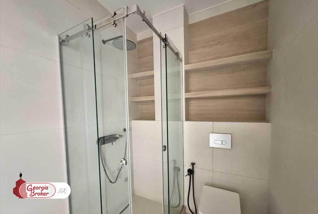 იყიდება ახალი გარემონტებული 4 ოთახიანი ბინა