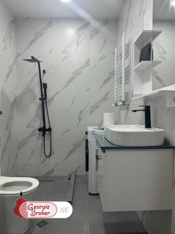 продается квартира с новым ремонтом 3-комнаты