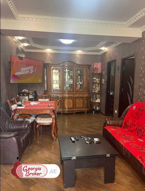 продается квартира с новым ремонтом 4-комнаты