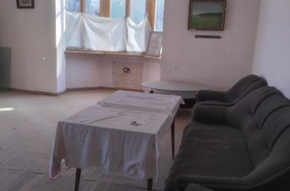 იყიდება სარემონტო 3 ოთახიანი ბინა