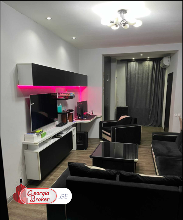 продается квартира со старым ремонтом 3-комнаты