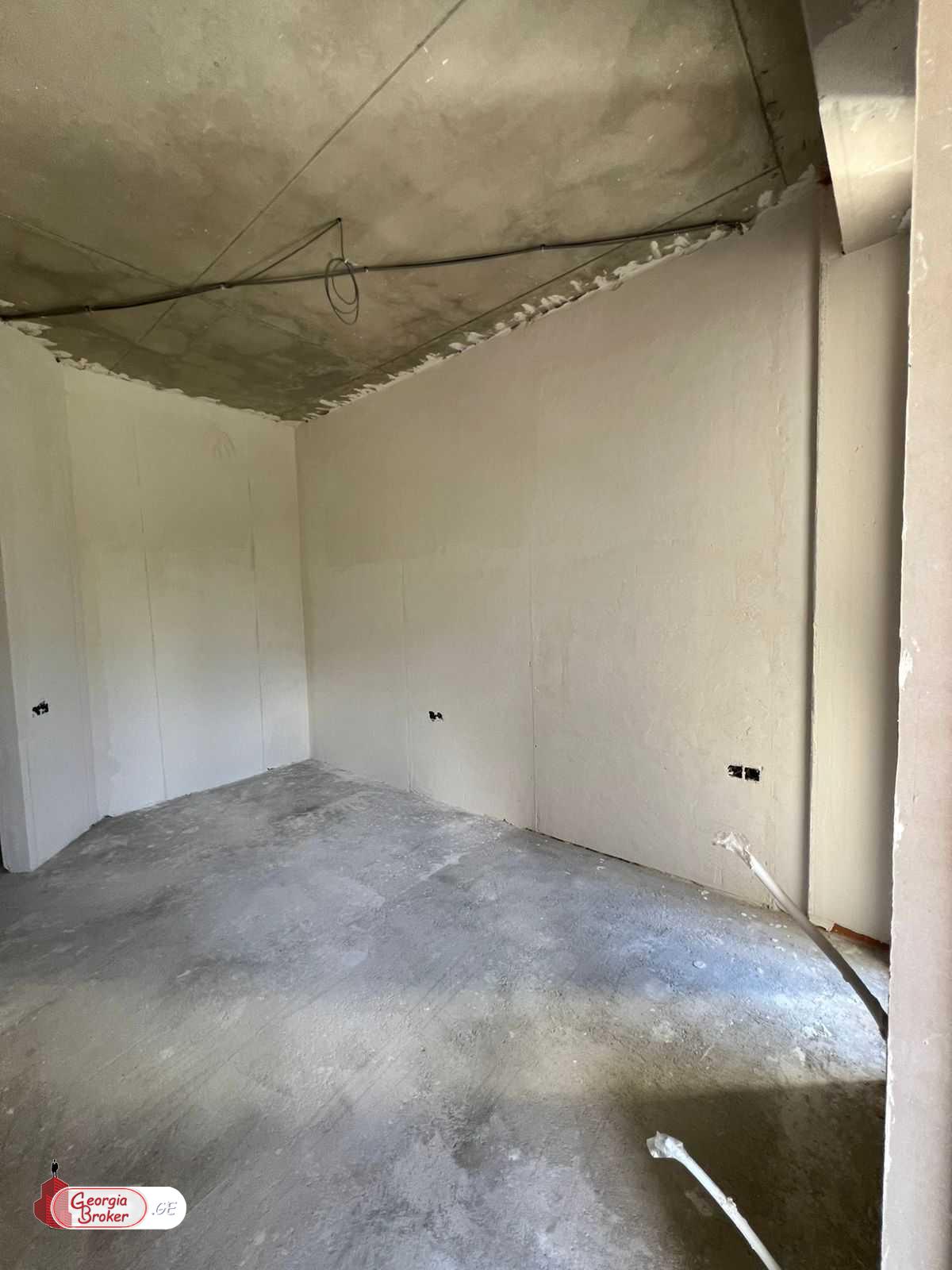 nearly repaired 2-room apartment for sale