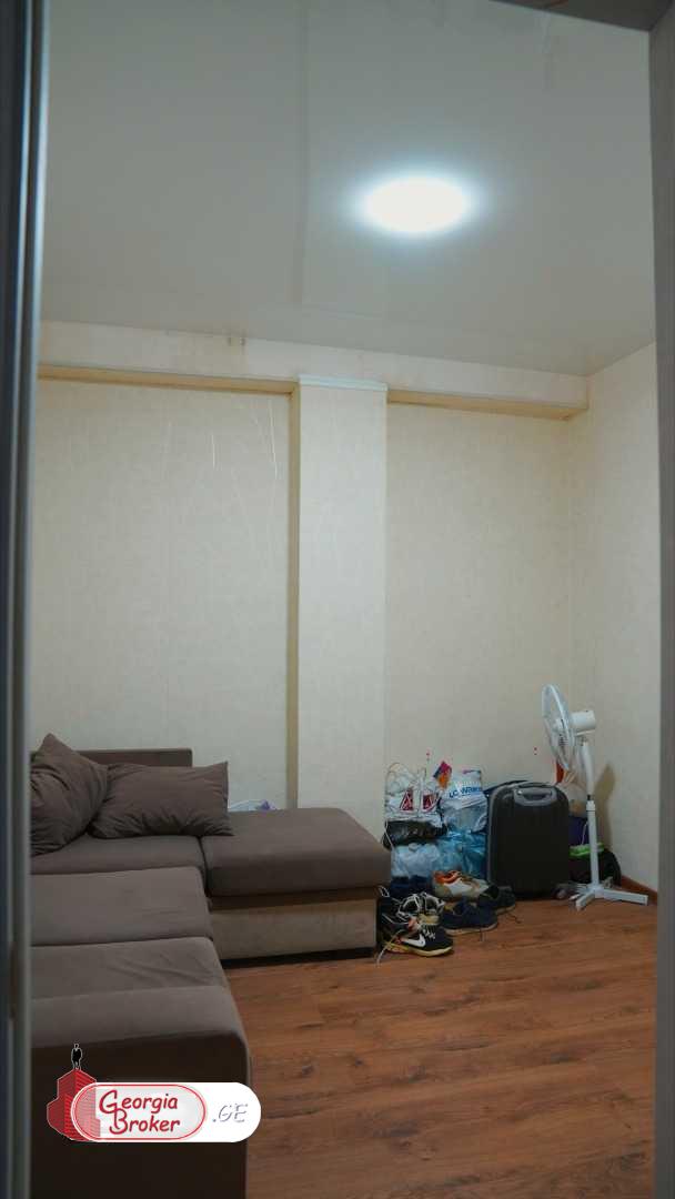 продается квартира с новым ремонтом 3-комнаты