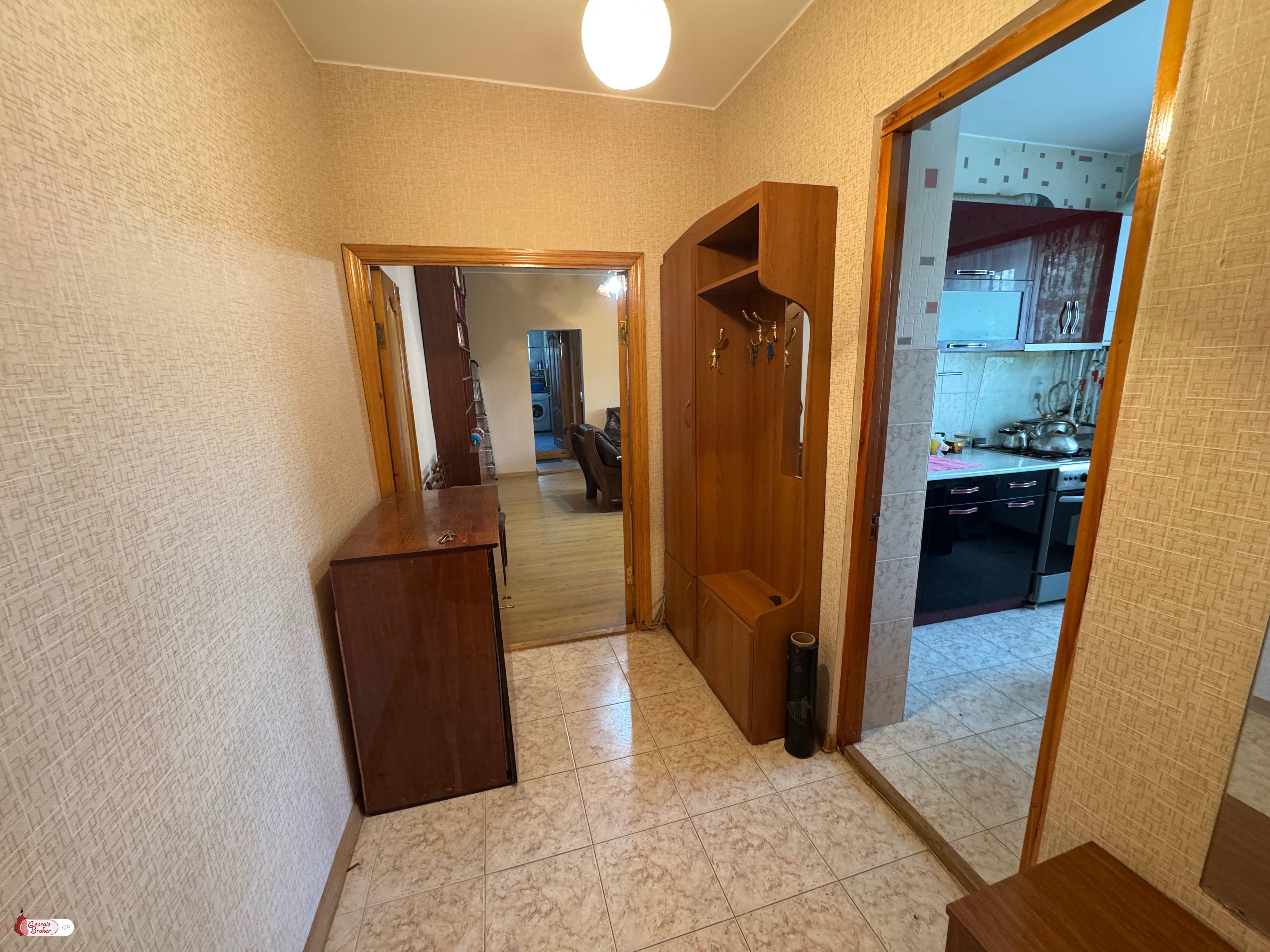 nearly repaired 2-room apartment for sale