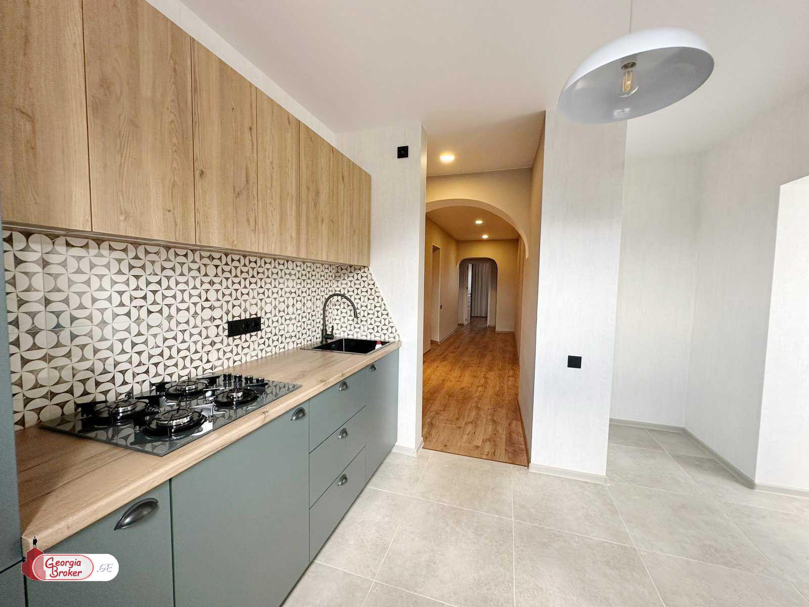 продается квартира с новым ремонтом 3-комнаты