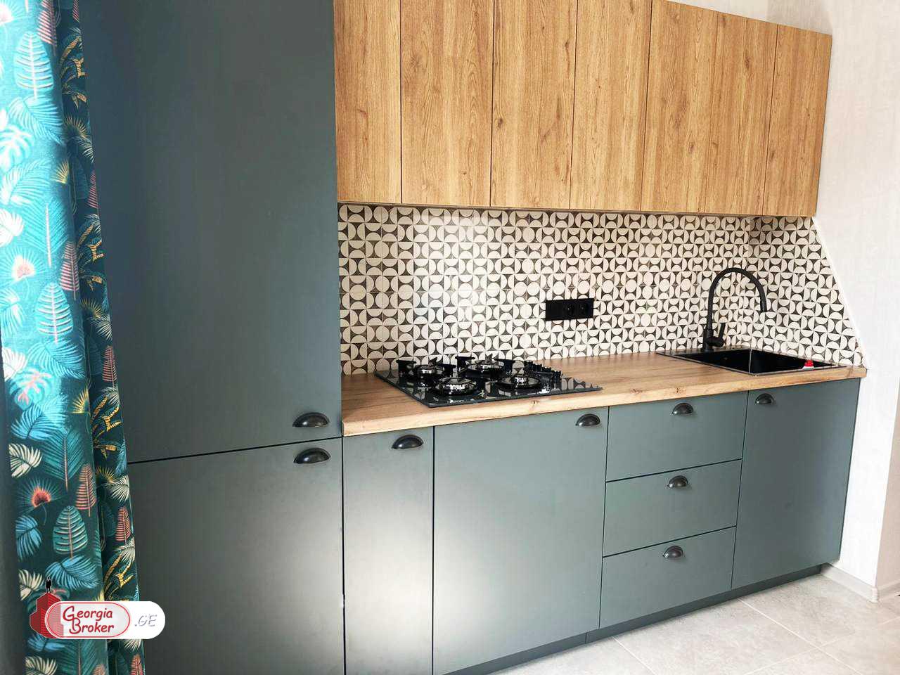 продается квартира с новым ремонтом 3-комнаты