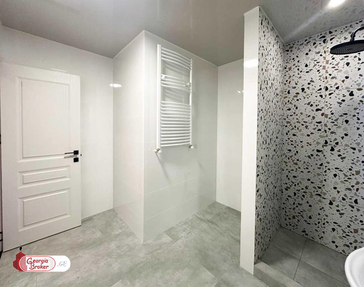 продается квартира с новым ремонтом 3-комнаты