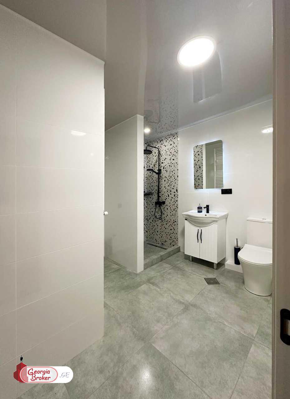 продается квартира с новым ремонтом 3-комнаты