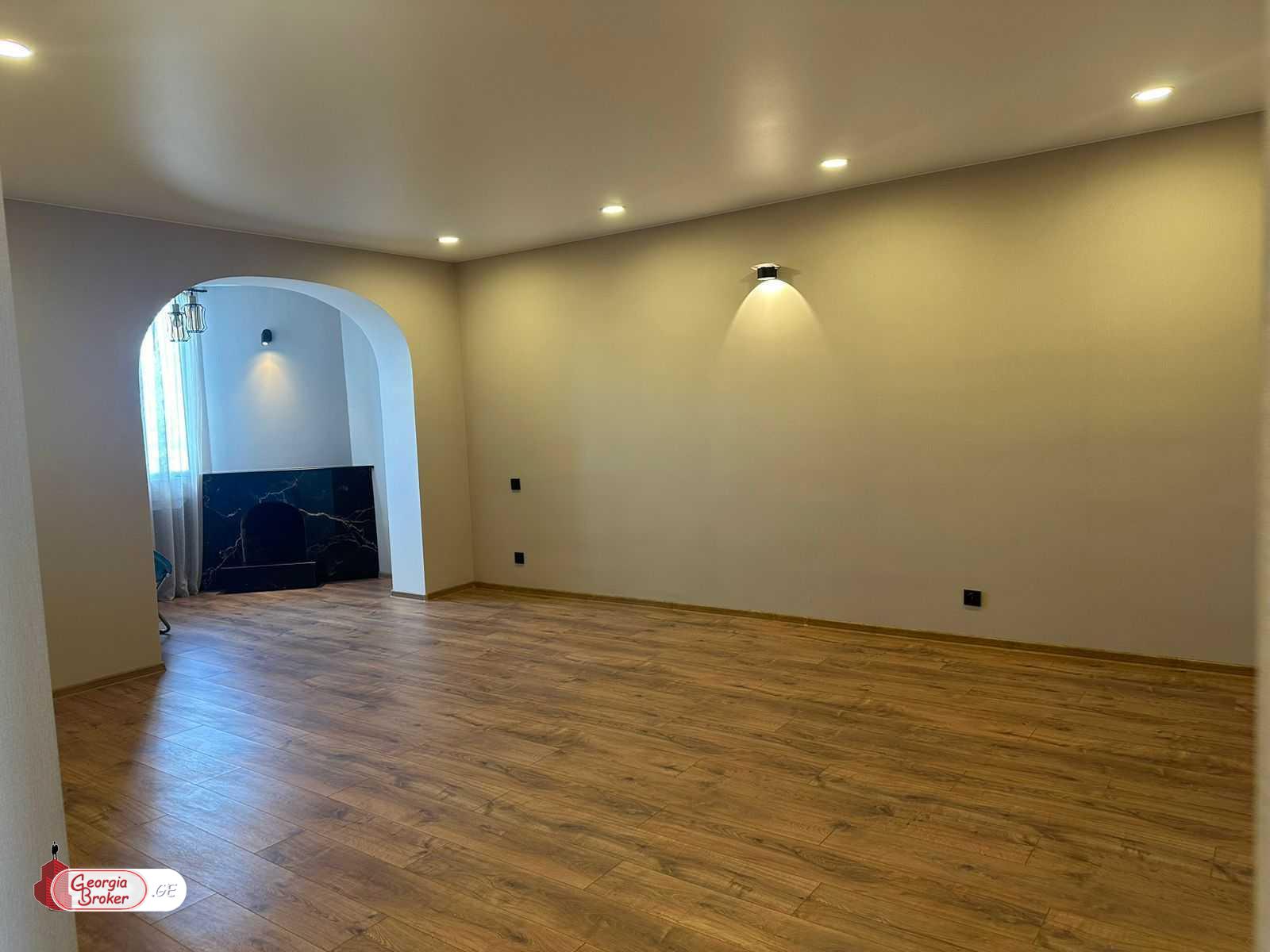 продается квартира с новым ремонтом 3-комнаты