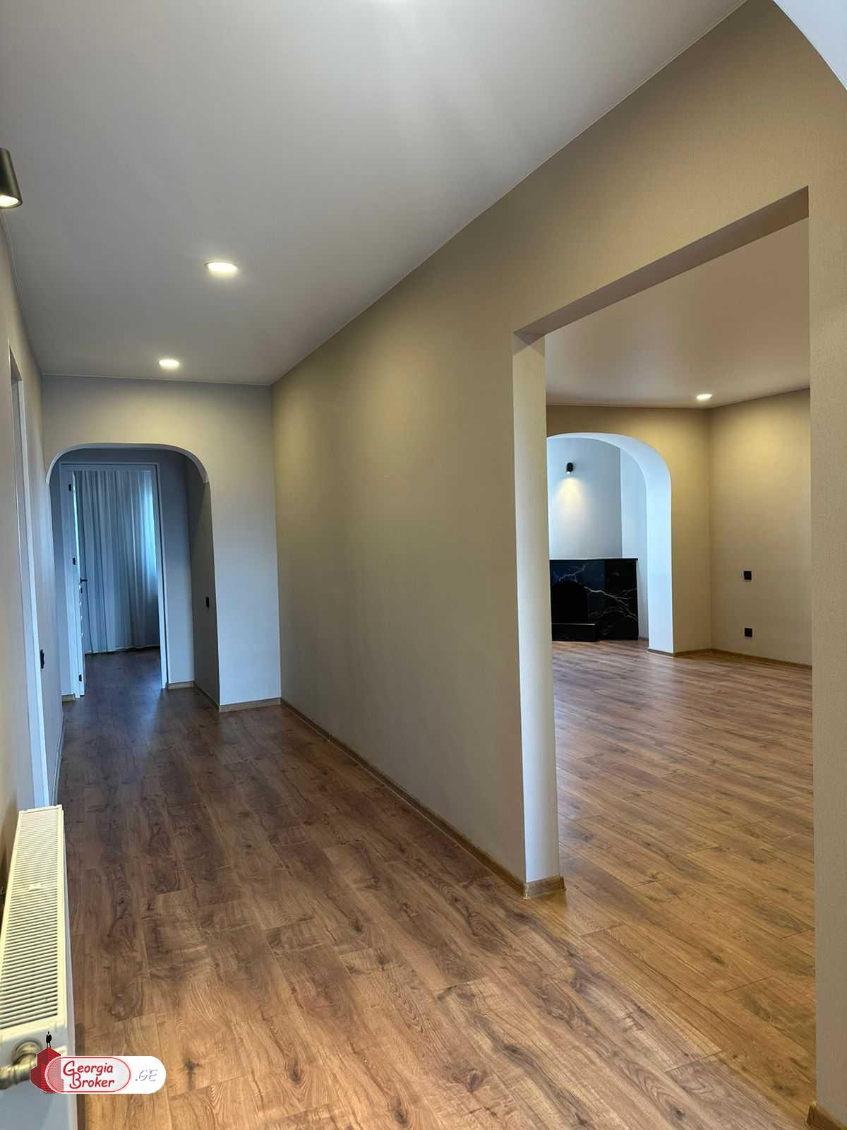 продается квартира с новым ремонтом 3-комнаты