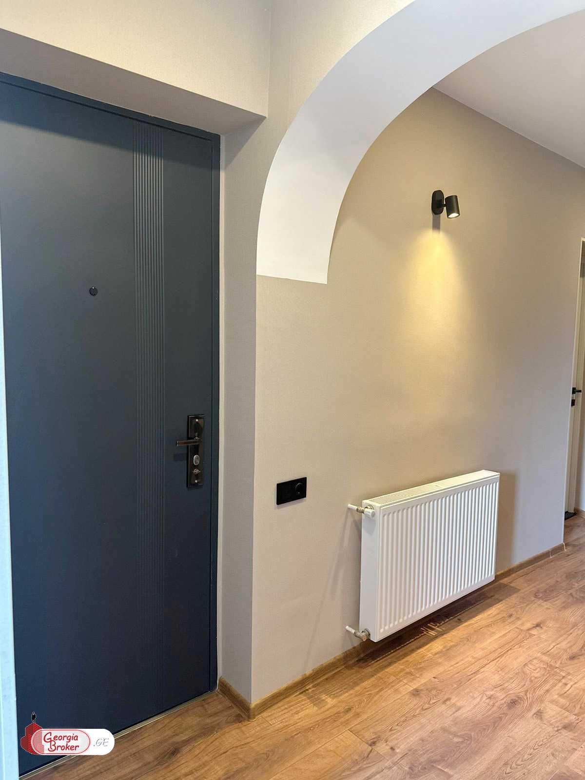 продается квартира с новым ремонтом 3-комнаты