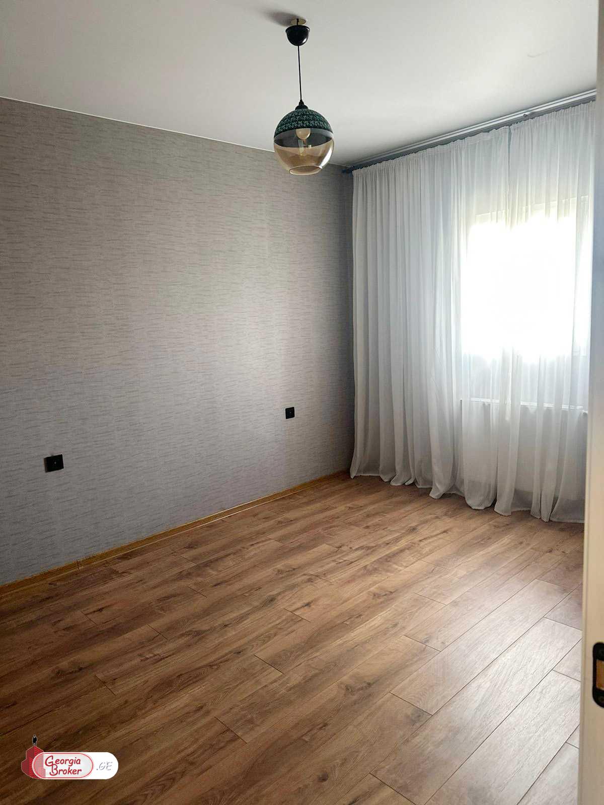 продается квартира с новым ремонтом 3-комнаты